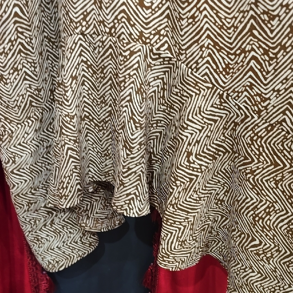 Gold and Black Patterned Sleeveless Dress - Picture 3 of 4